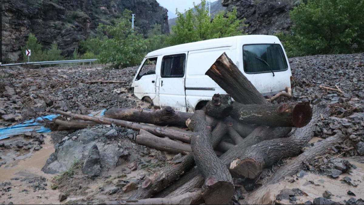 Erzurum'da etkili olan iddetli yalar sele neden oldu: Okul, salk oca ve 10 ev hasar grd