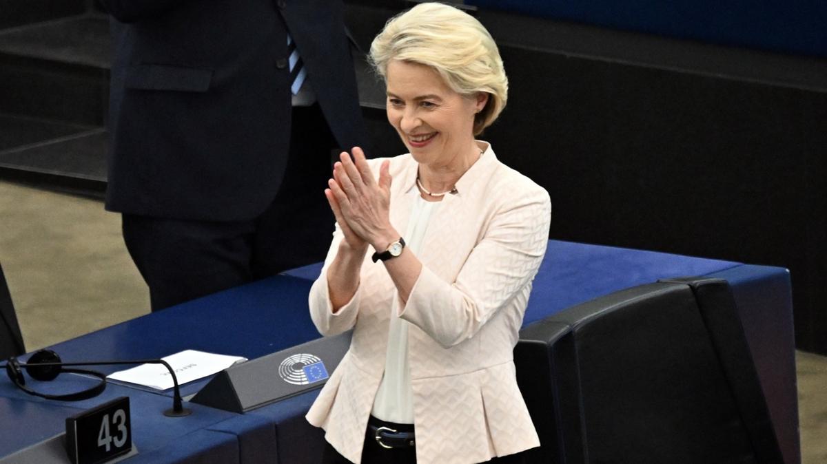 Ursula Von Der Leyen yeniden Avrupa Komisyonu bakan seildi