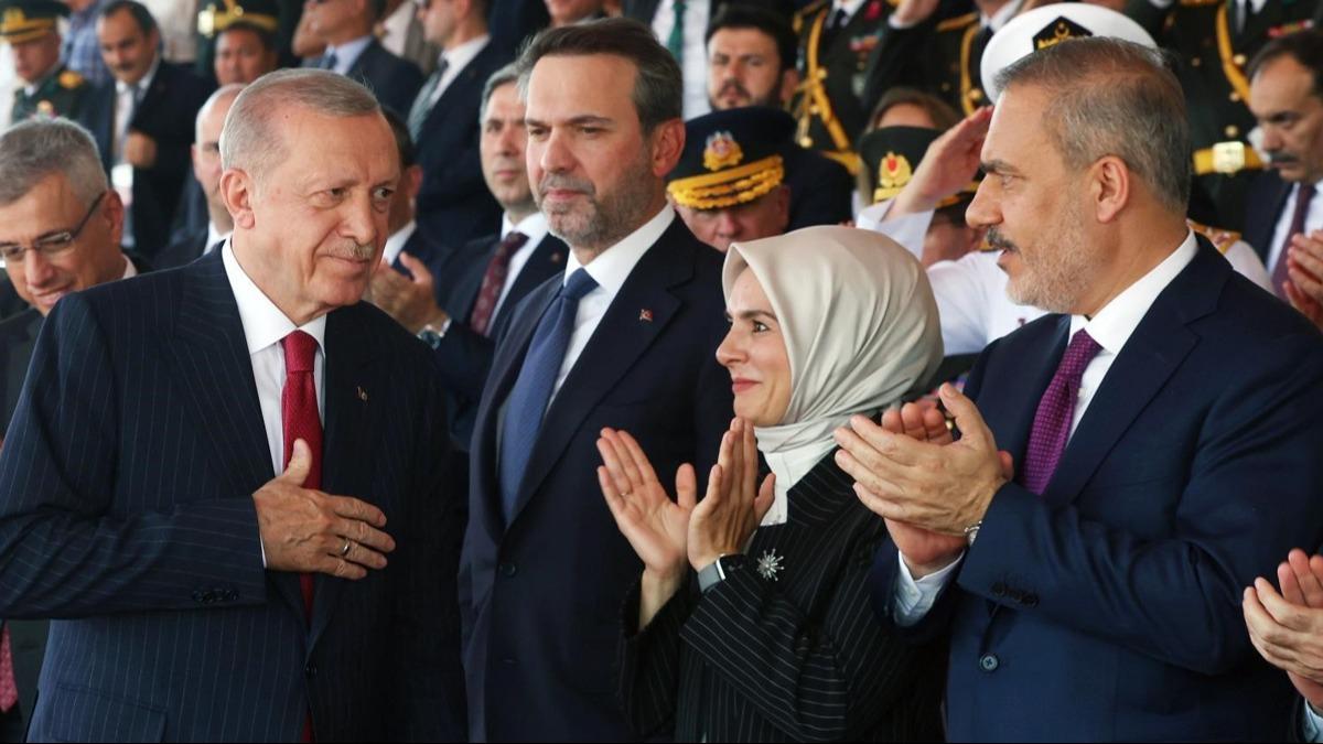 KKTC'de Cumhurbakan Erdoan'a tablo hediye edildi: 380 ivi ve 7 bin 300 metre telle yapld