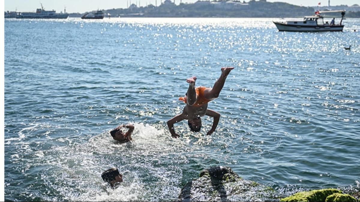 stanbullular serinlemek iin sahilleri doldurdu