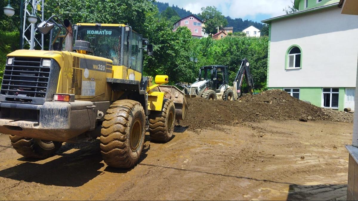 Selin vurduu Trabzon'da cadde ve sokaklar temizleniyor