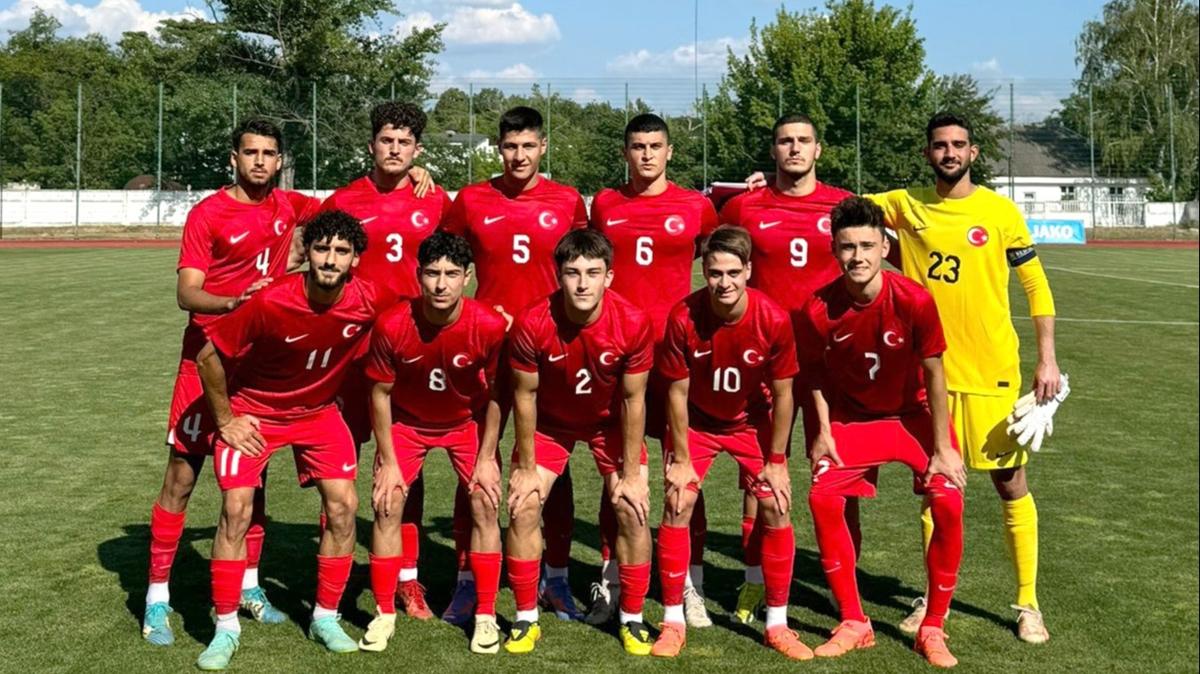 U19 Milli Takm, Dnya Kupas umudunu play-off'a brakt