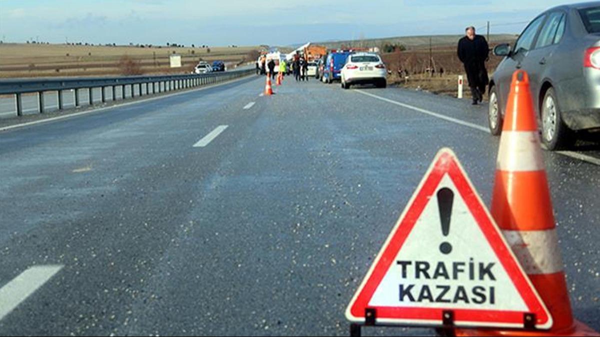 Burdur'da feci kaza: 2 otomobil arpt 1 l 9 yaral