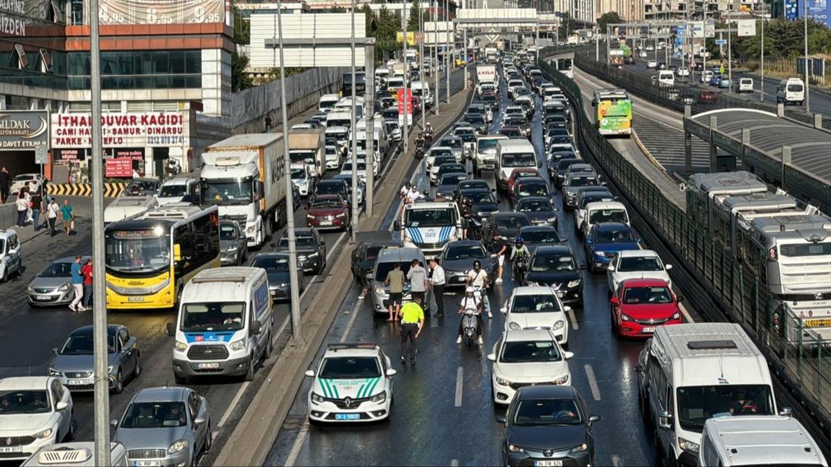 Esenyurt'ta zincirleme trafik kazas: ok sayda yaral var