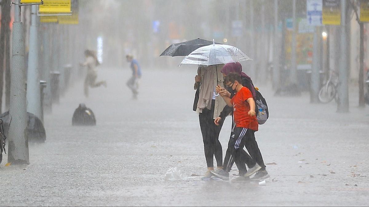 Adana ve Mersin'in kuzeyi ile Bat Karadeniz iin gk grltl saanak uyars