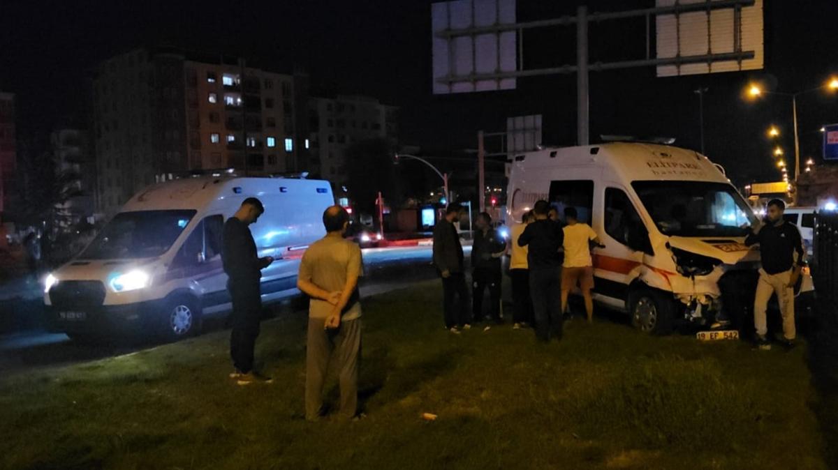 Ambulansla otomobil arpt: 6 kii yaraland