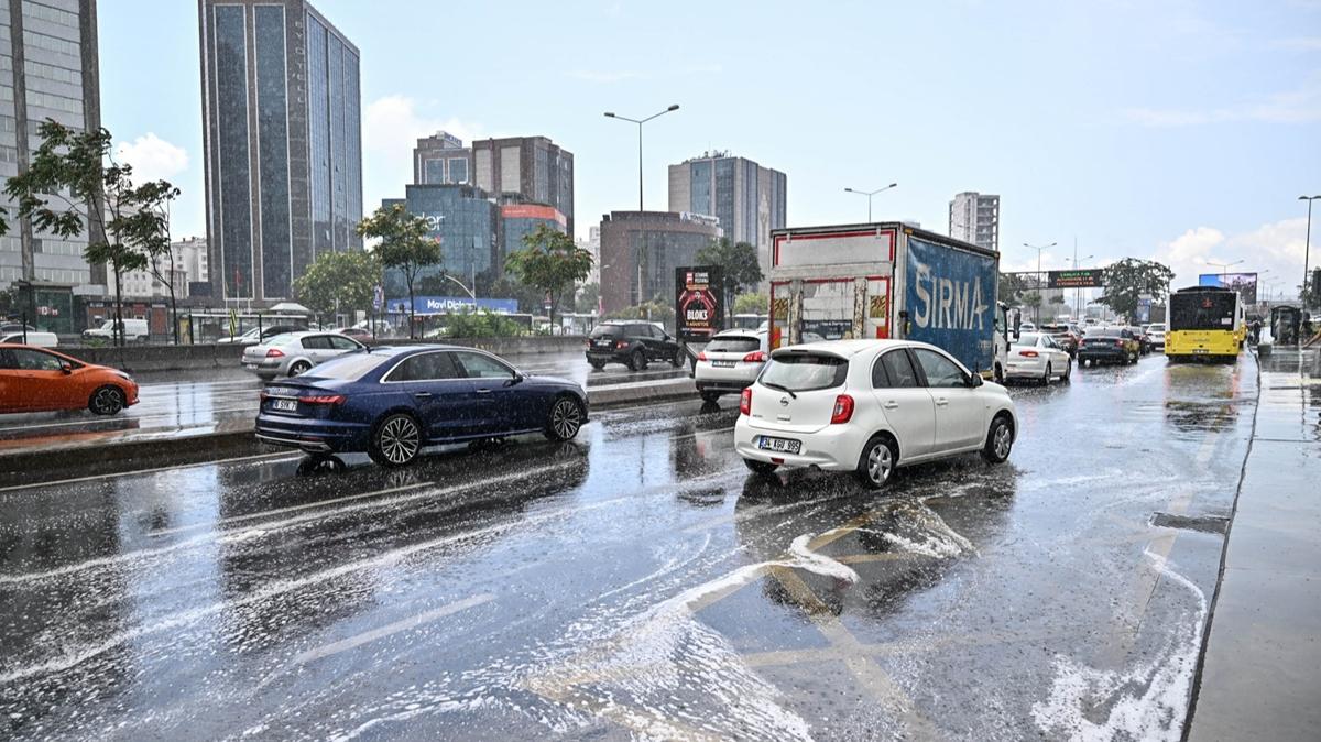 stanbul'da ksa sreli yamur geileri hayat olumsuz etkiledi