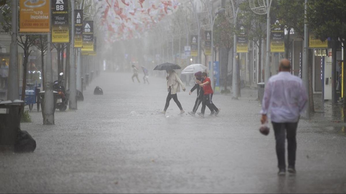 Meteoroloji yurdun baz kesimleri iin uyard: Saanak ve frtna geliyor