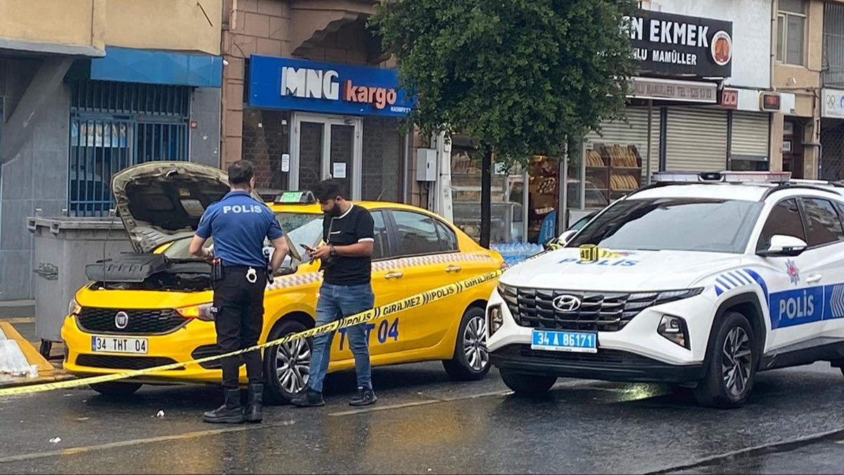 Beyolu'nda caddede rastgele ate at