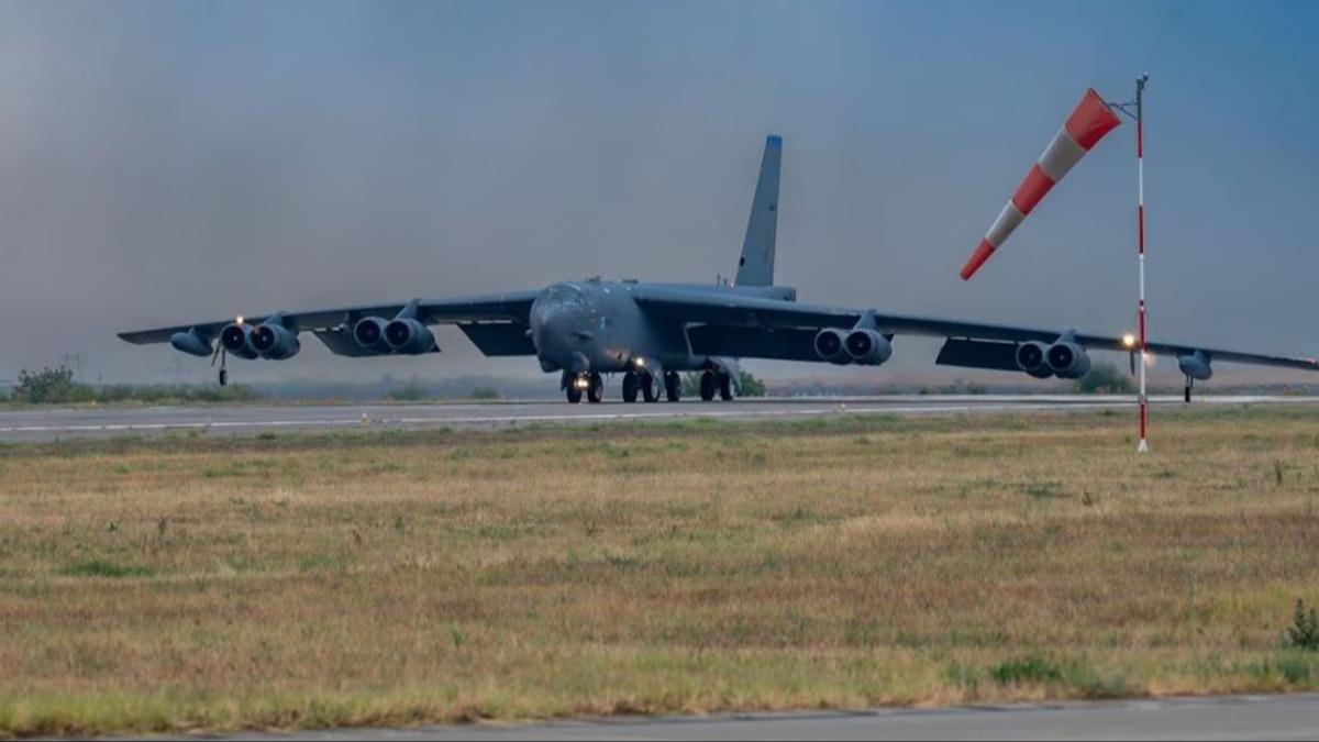 ABD'ye ait B-52 bombardman ua Romanya'dan havaland