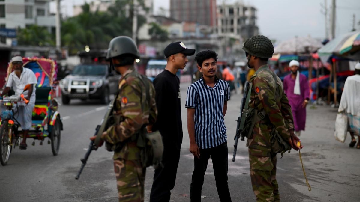 Banglade'te 'kamuda kontenjan' protestolar: 147 l