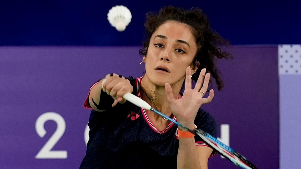 Milli badmintoncu Neslihan Arn Paris 2024'e yenilgi ile balad