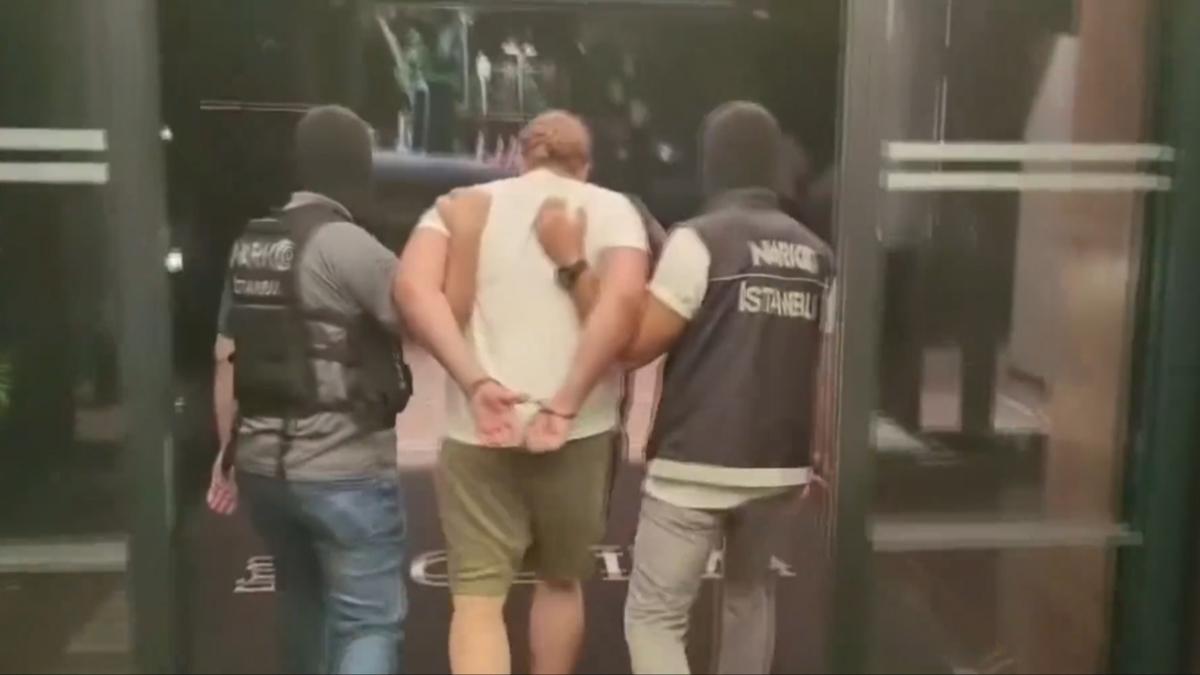 Uluslararas seviyede krmz bltenle aranan 3 kii Trkiye'de yakaland