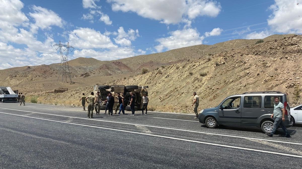 Zrhl ara devrildi: 6 asker hafif yaral