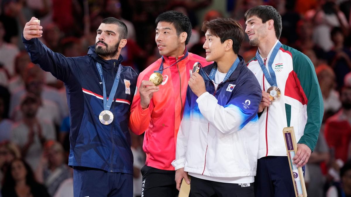 Erkekler judoda madalyalar sahibi buldu