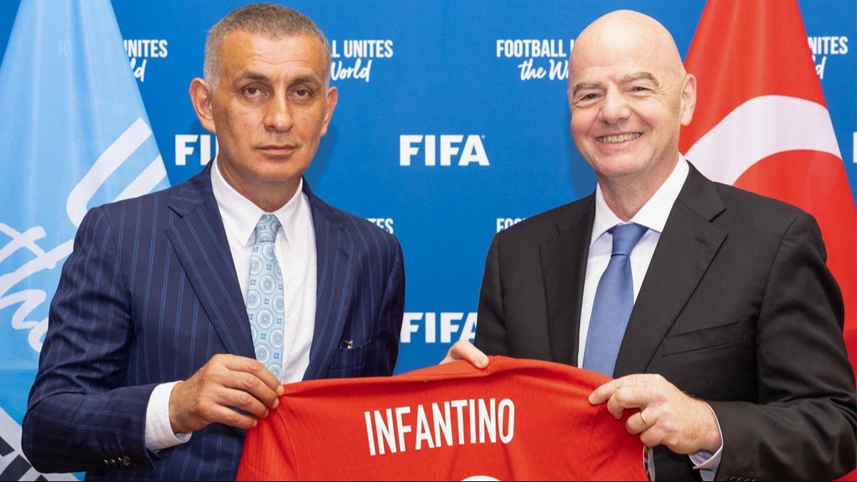 TFF Bakan Hacosmanolu, Paris'te FIFA Bakan Infantino ile bir araya geldi