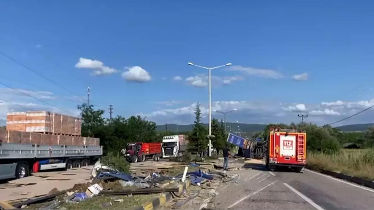 Tr devrilmesi nedeniyle kapanan Kastamonu-Sinop kara yolu ulama ald