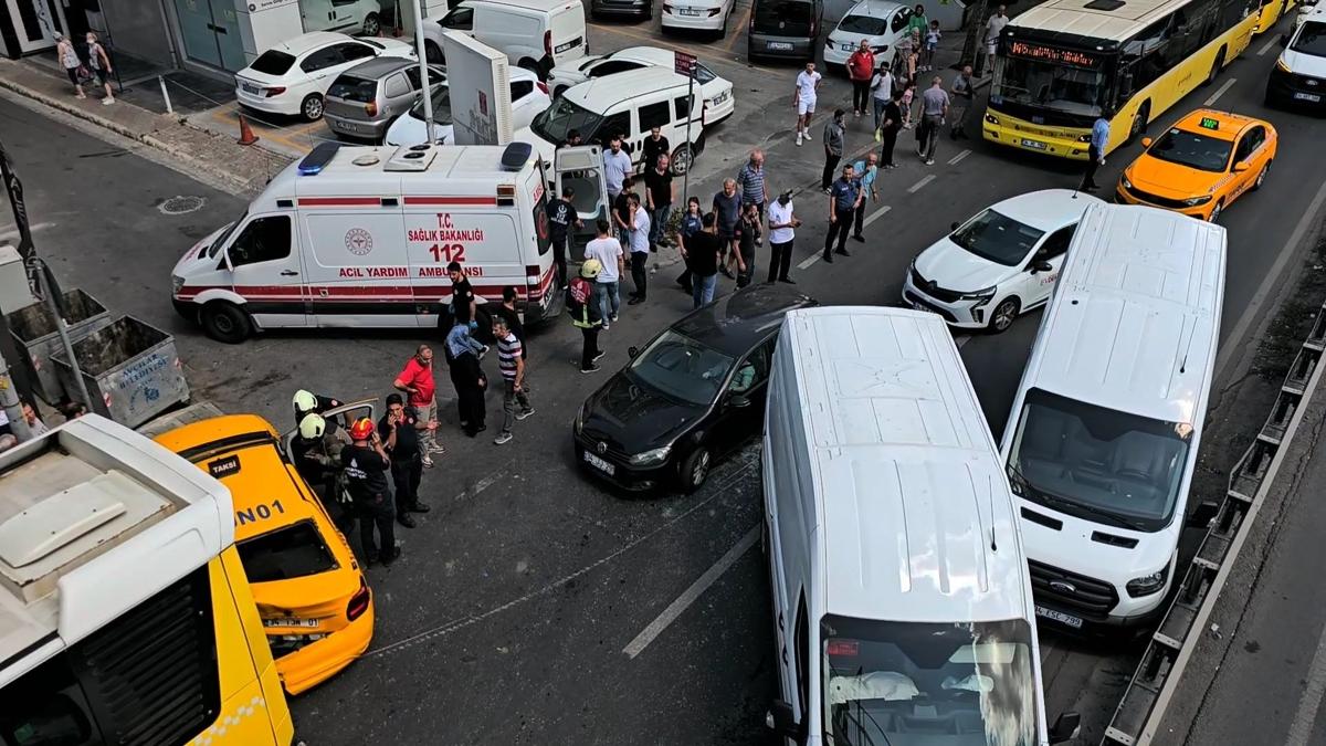 Avclar'da zincirleme trafik kazas