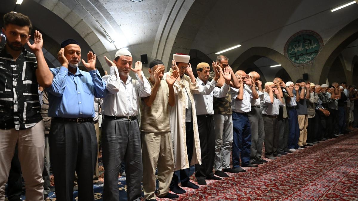 Heniyye iin Yozgat ve Kayseri'de gyabi cenaze namaz klnd
