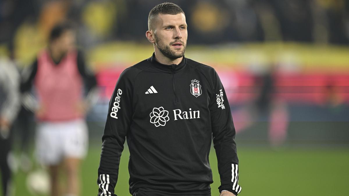 KAP'a bildirdi! Beikta srpriz ayrl aklad