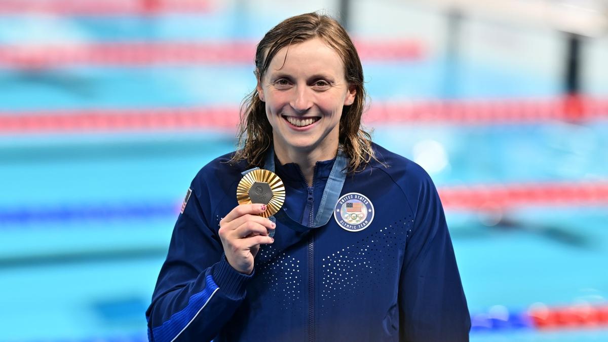 Katie Ledecky altn madalyay kendi rekorunu krarak ald