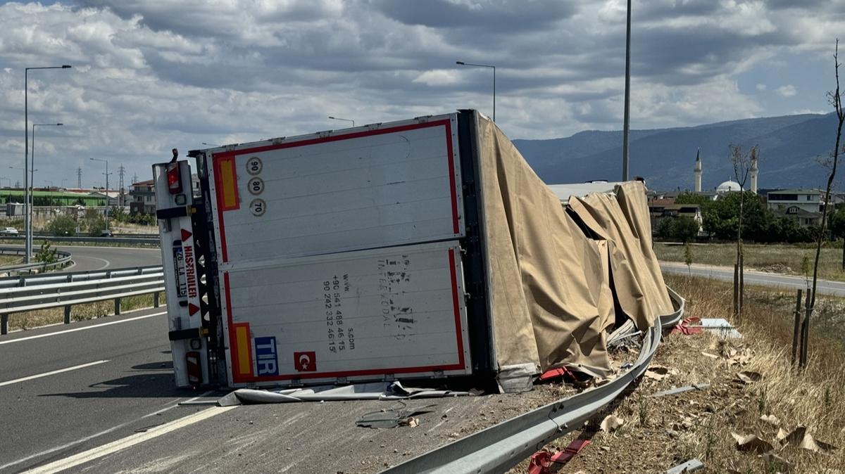 Kocaeli otoyol balantsnda tr devrildi