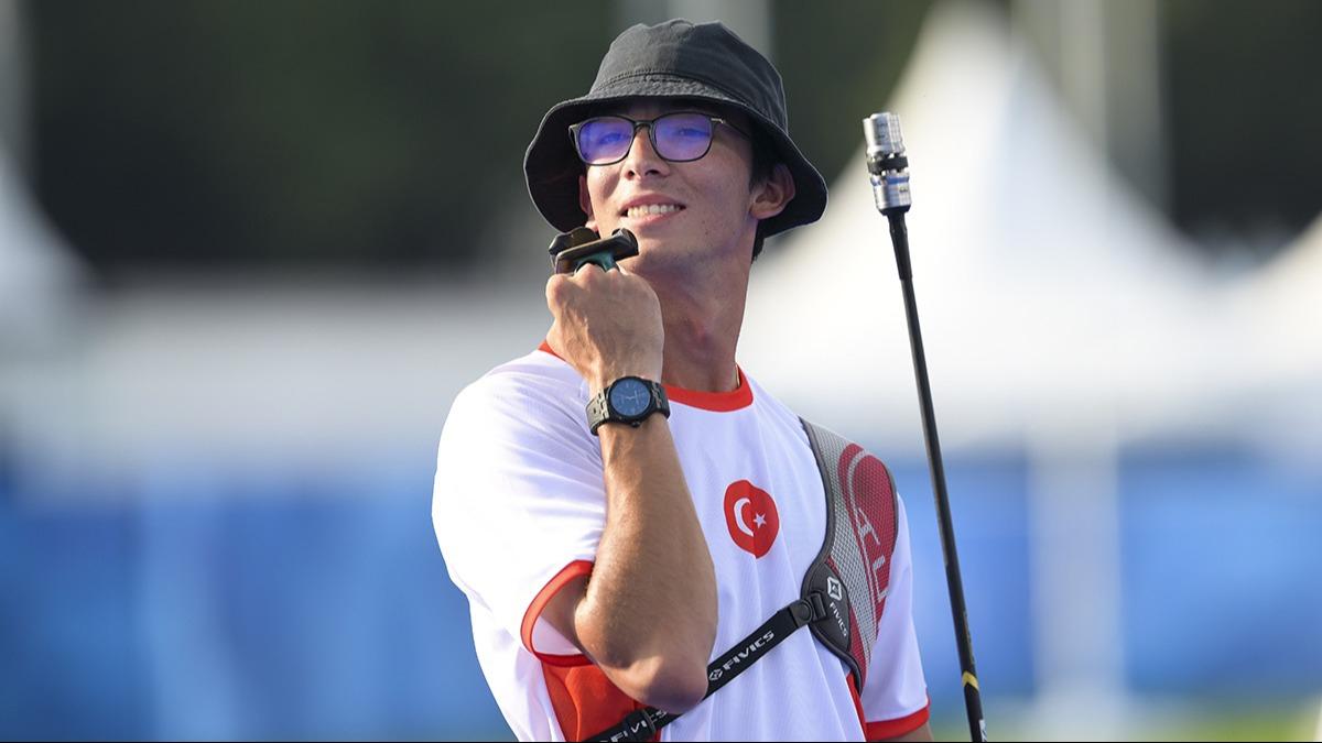 Tarih yazmaya devam ediyor! Son ampiyon Mete Gazoz son 16'da