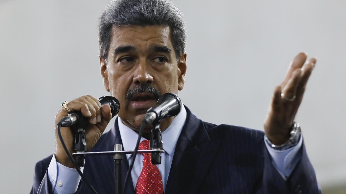 Maduro: Korkaklar gibi kamak yerine, basavcln nne kp yznz gsterin