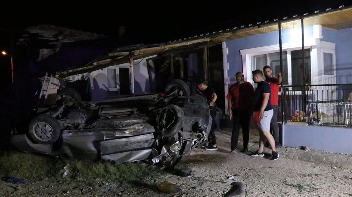 Kaza sonucu evin atsna savrulan kii hayatn kaybetti