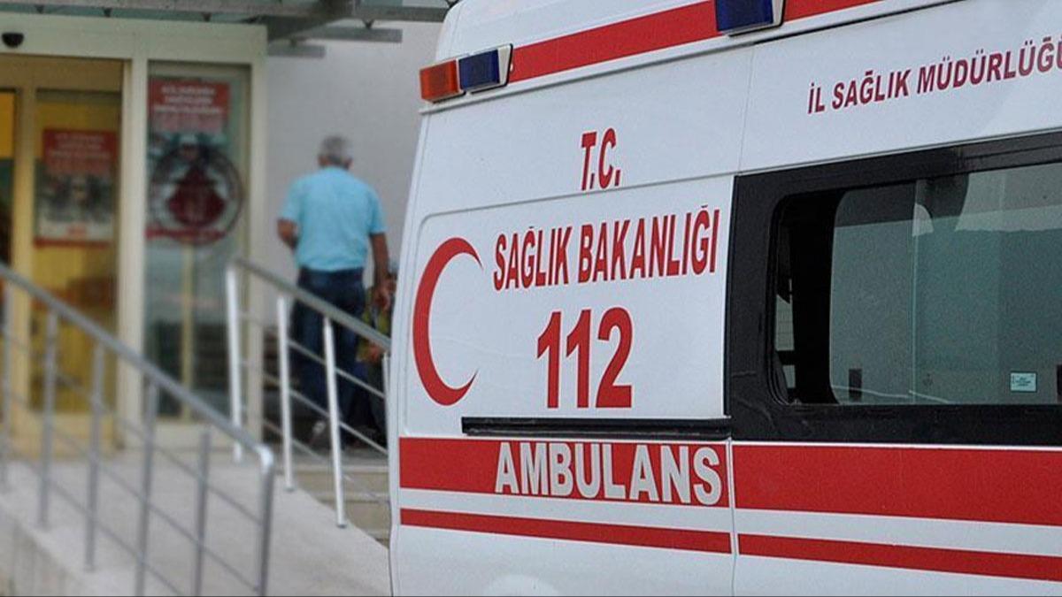Otomobil aaca daha sonra da duvara arparak devrildi: 2 kii ld, 2 kii yaraland