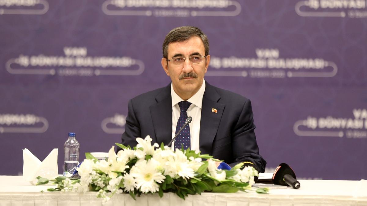 Cumhurbakan Yardmcs Ylmaz, Erenky Direnii'ni ve ehitlerini and