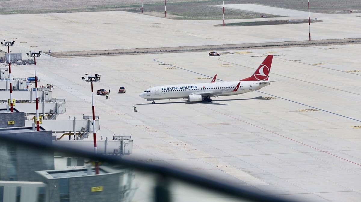 ukurova Uluslararas Havaliman'na ilk yolcu ua indi