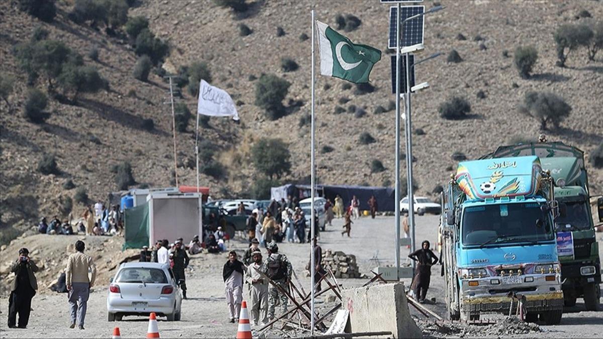 Afganistan ve Pakistan gleri arasnda iki lke snrnda atma yaand.