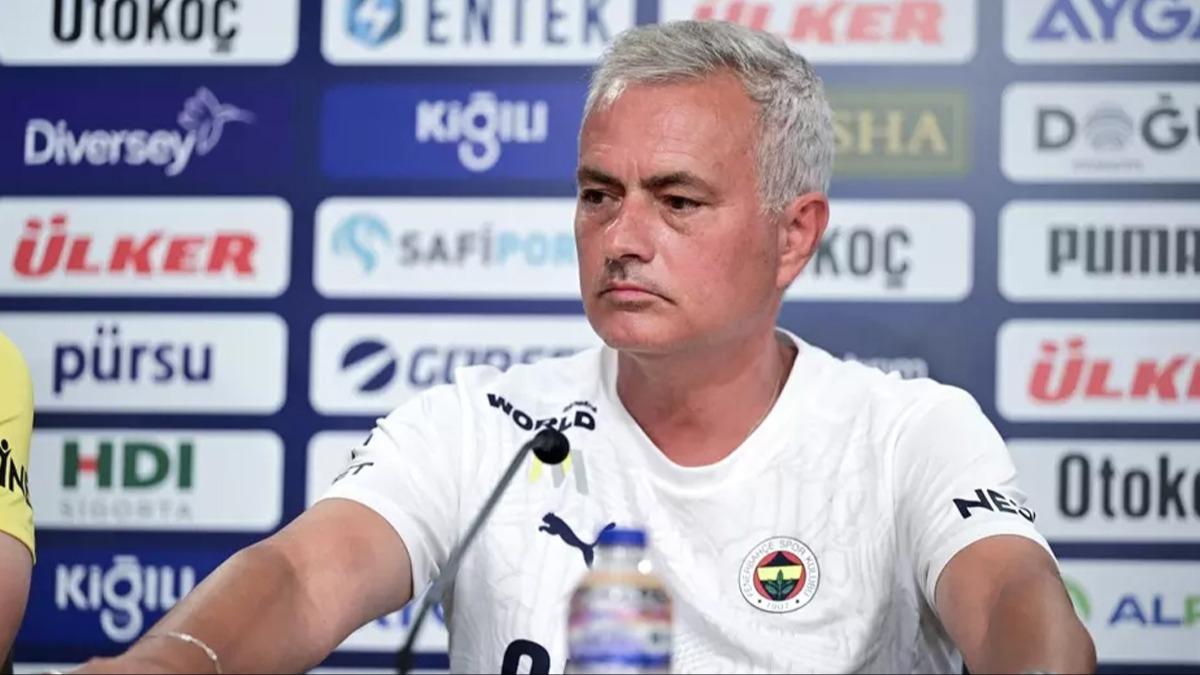 Jose Mourinho'dan sitem! ''Okan Buruk'a kart yok bana var''