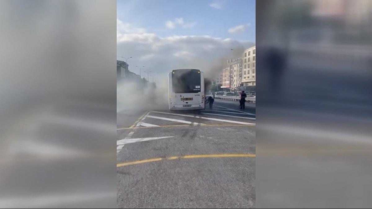 Beylikdz'nde metrobs yangn: Seferlerde aksama yaand