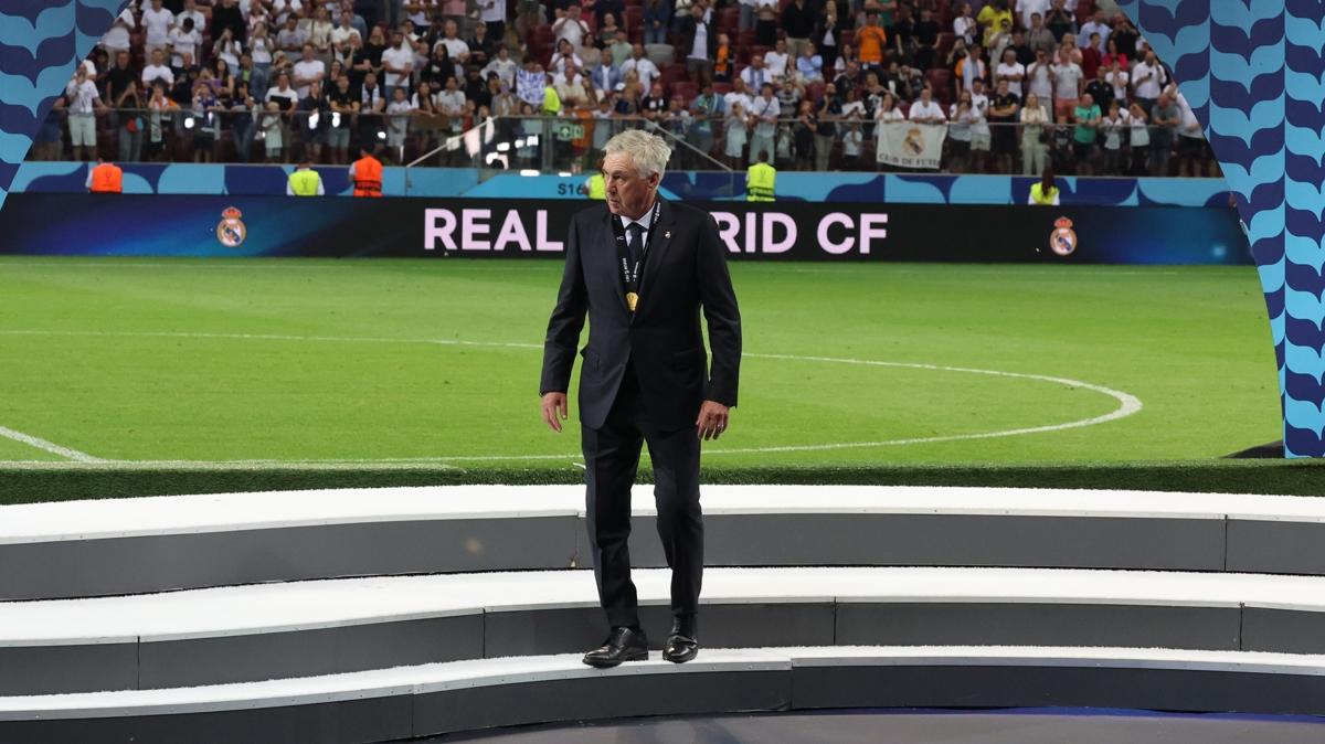 Real Madrid ve Ancelotti, Sper Kupa tarihine geti