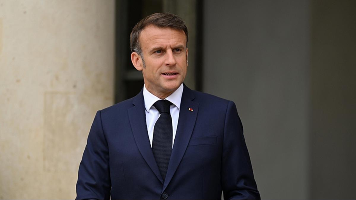 Fransa'da gndem yeni babakan! Macron siyasi parti liderleri ile grecek