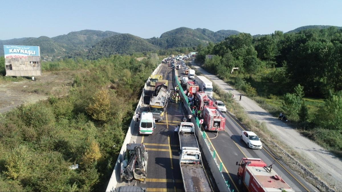 D-100 kara yolunda zincirleme trafik kazas: l ve yarallar var