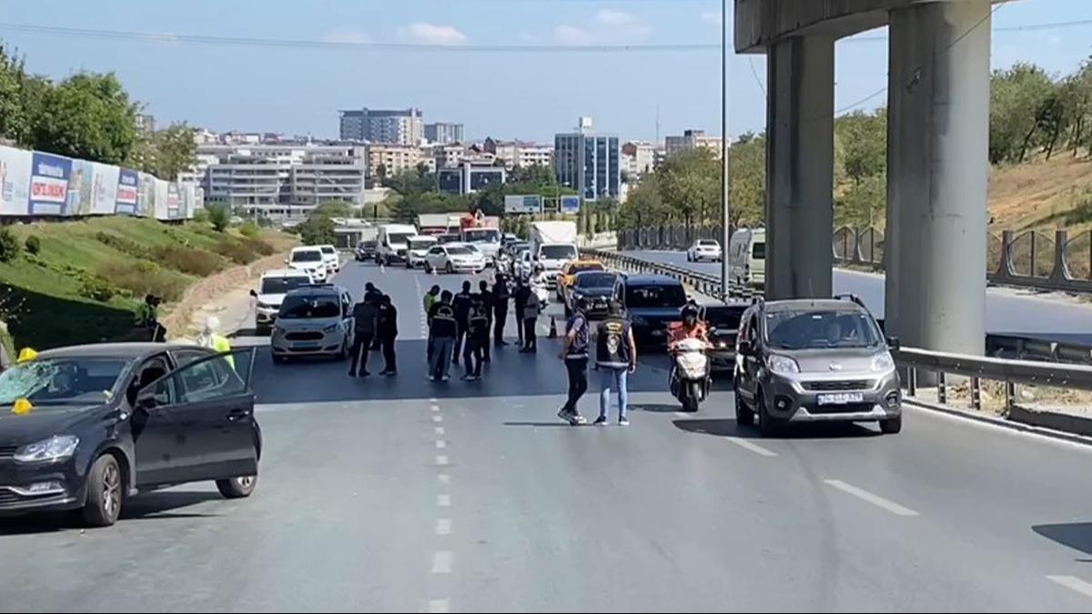 Denetim yapan ekiplere otomobil arpt: 1 polis yaraland