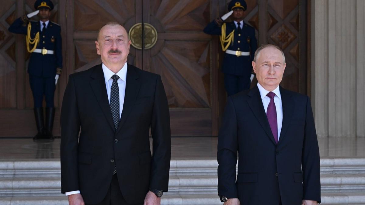 Putin ile Aliyev bir araya geldi