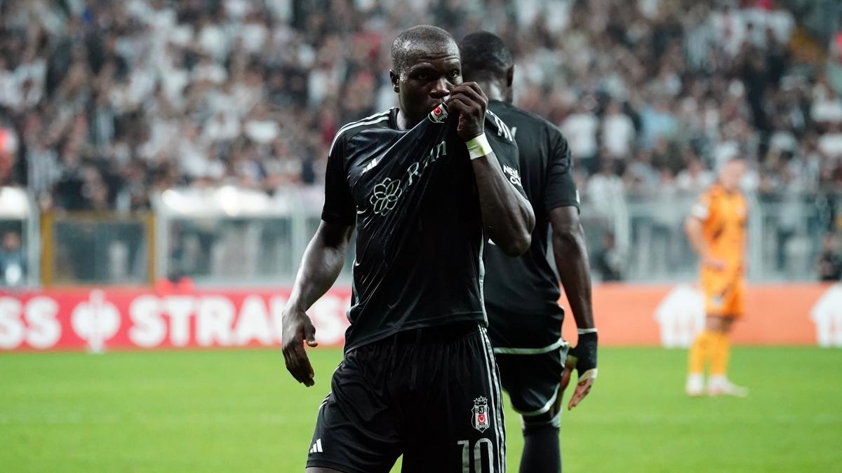 Aboubakar, Avrupa sahnesinde! Van Bronckhorst'tan srpriz tercih...