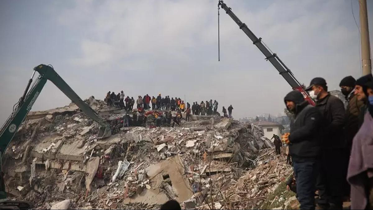 150 kiinin lmne neden olan Palmiye Sitesi'nin mteahhidi zmir'de yakaland