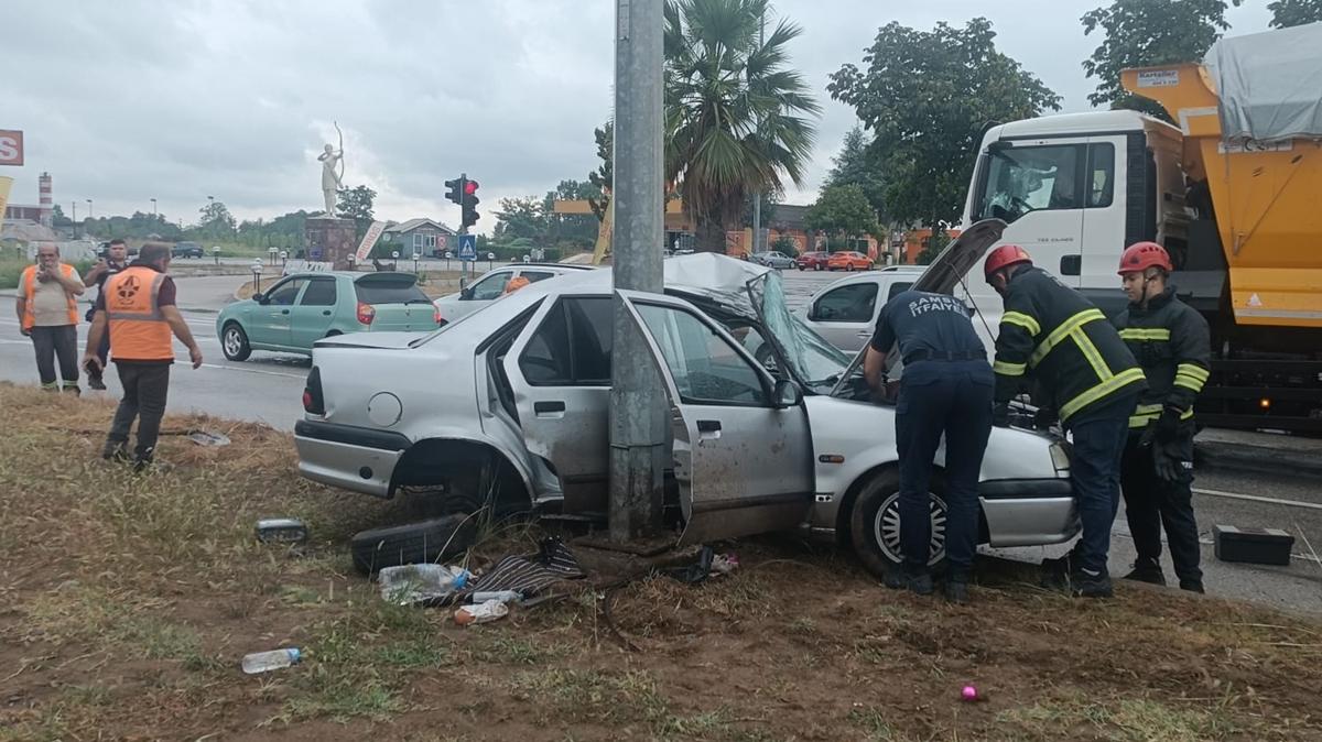 Samsun'da otomobil aydnlatma direine arpt: 1 l