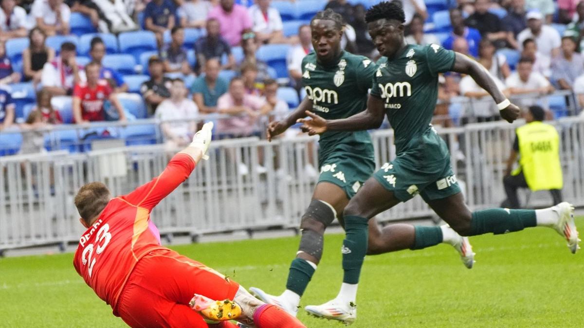 Lyon, evinde Monaco'ya boyun edi