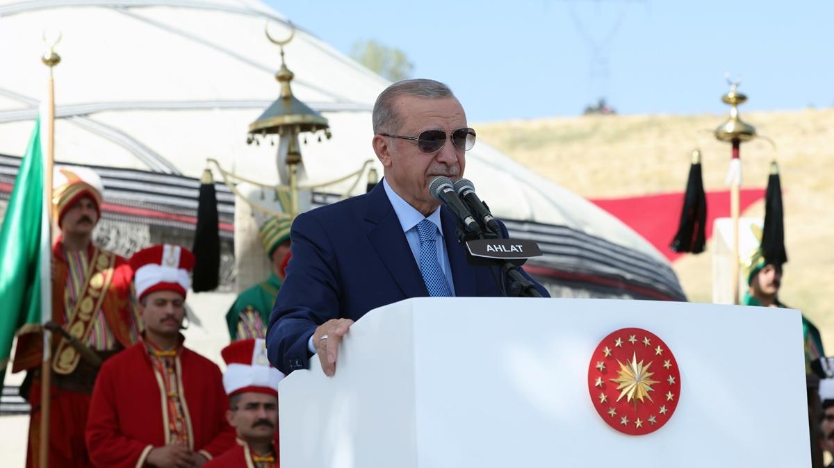 Cumhurbakan Erdoan: Vatanmza ynelik senaryolar yrtp atyoruz