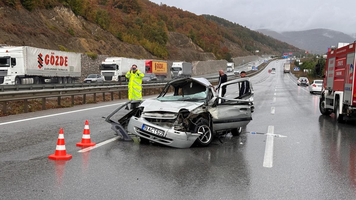 Kayganlaan yol faciaya neden oldu: Zincirleme trafik kazasnda 3 kii ld