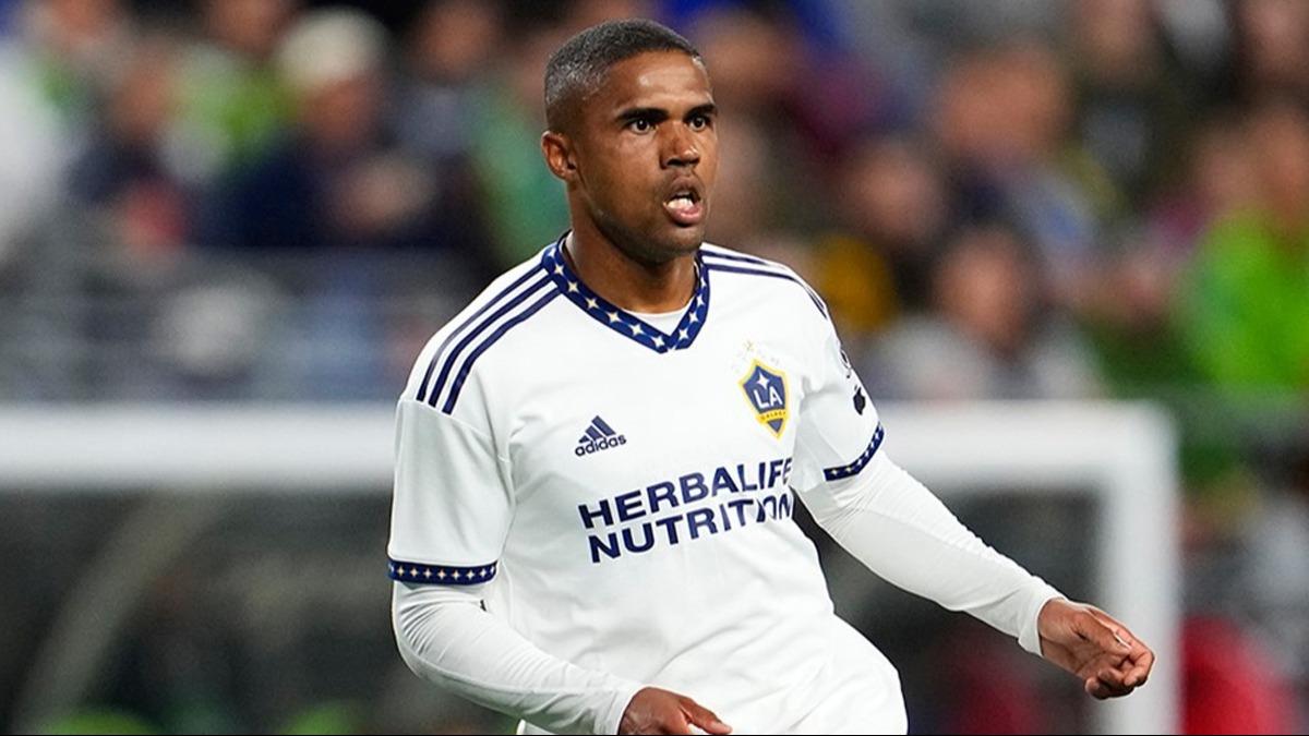 Douglas Costa'dan Avustralya ekibine srpriz imza