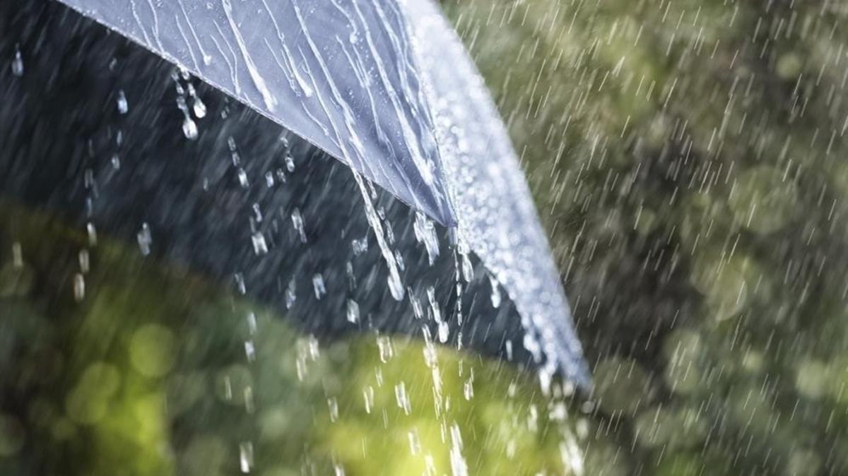 stanbul'da iddetli saanak