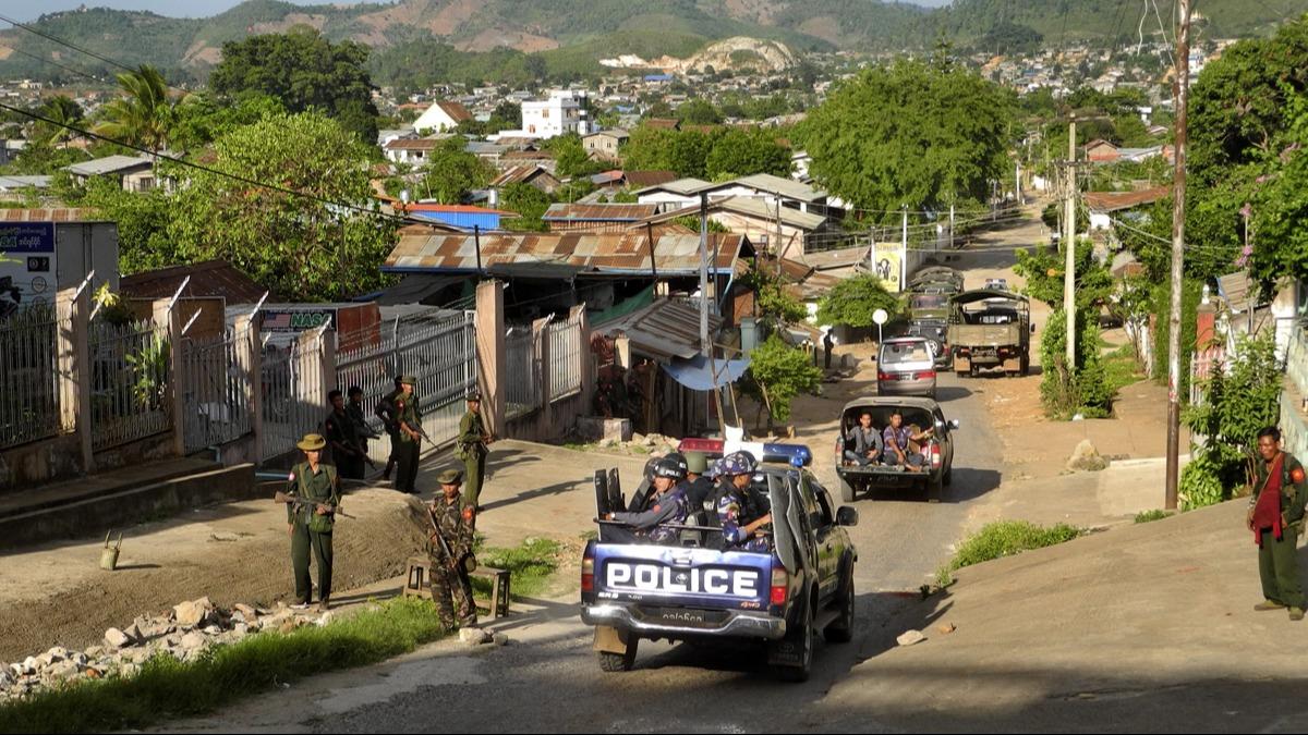 Myanmar'da ordu kye baskn dzenledi: 100 ev yakld, 4 kii ld