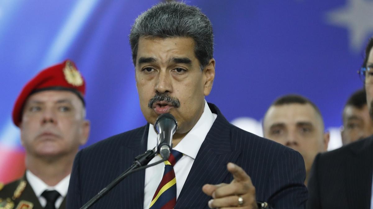 Maduro yeni kabinesini aklad